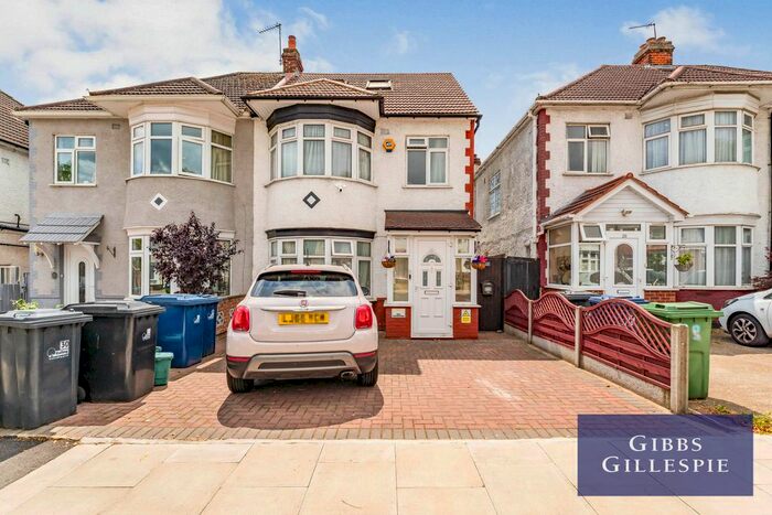5 Bedroom End Of Terrace House To Rent In Uneeda Drive, Greenford, UB6