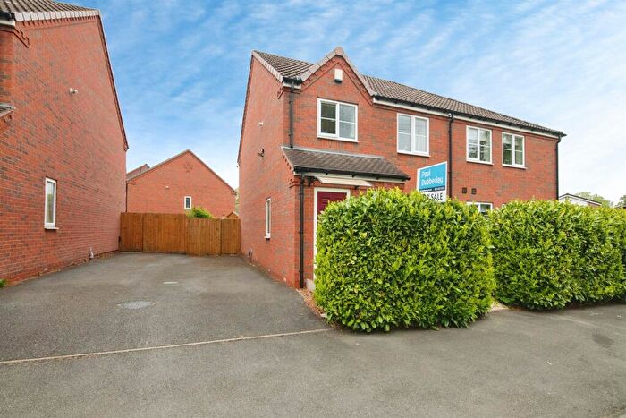 3 Bedroom Semi-Detached House For Sale In Queens Road, Tipton, DY4