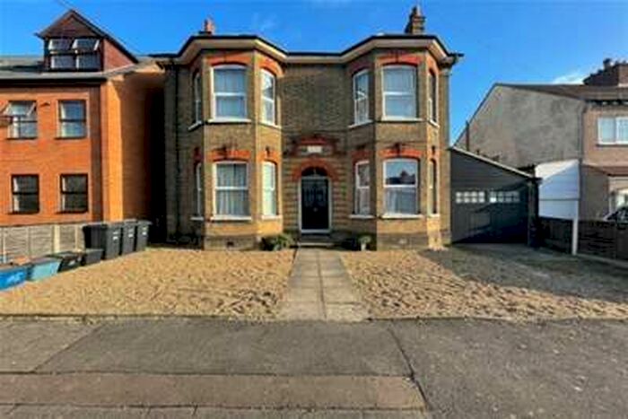 Flat To Rent In South Woodford, E18