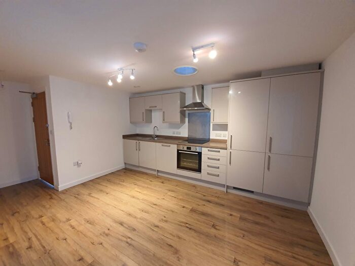 1 Bedroom Flat To Rent In Causewayhead, Penzance, TR18