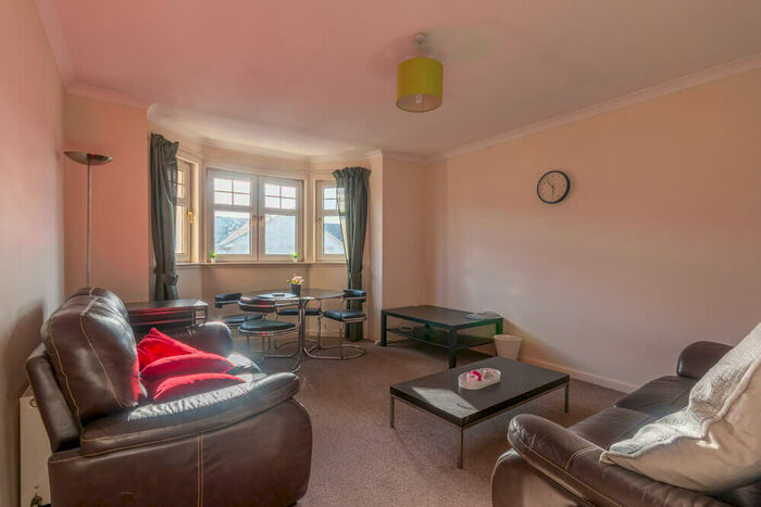 3 Bedroom Flat To Rent In L &# Duff Street, Edinburgh, EH11