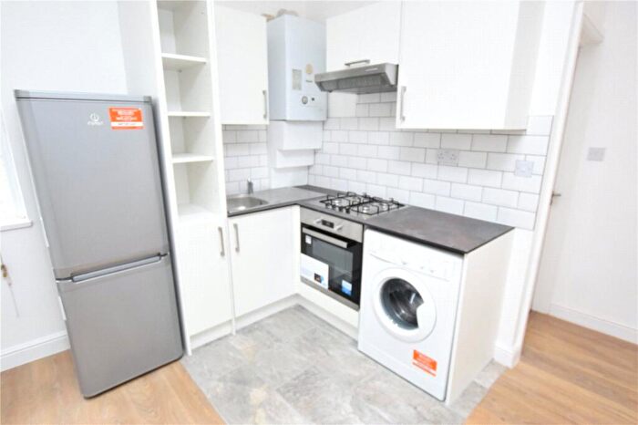 1 Bedroom Apartment To Rent In Holmesdale Road, London, SE25