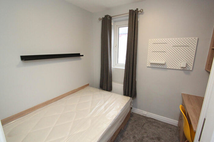 4 Bedroom House To Rent In Belle Vue Road, Leeds, LS3