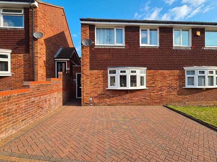 3 Bedroom Semi-Detached House For Sale In Herriot Close, Newport Pagnell, MK16