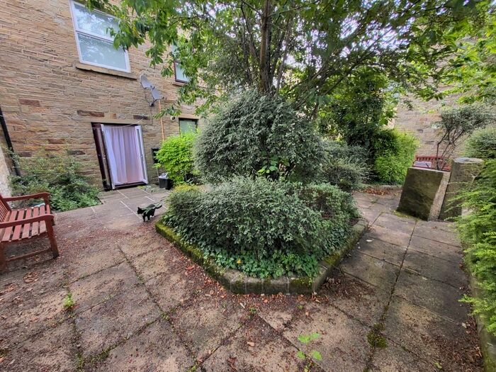 1 Bedroom Ground Flat To Rent In Thomas Street West, Halifax, HX1