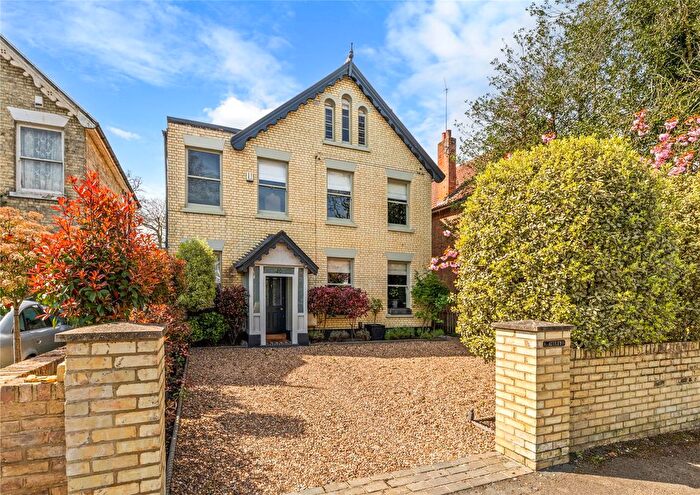 4 Bedroom Detached House For Sale In Princes Road, Weybridge, KT13