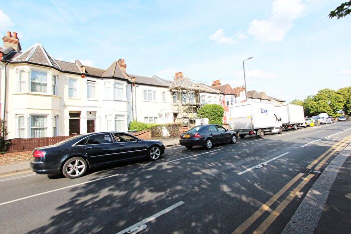 3 Bedroom Flat To Rent In Philip Lane, London, N15