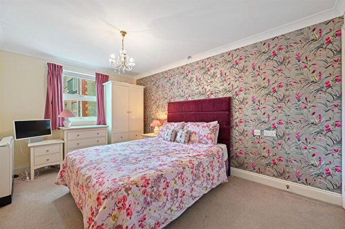 1 Bedroom Flat For Sale In Horn Lane, London, W3