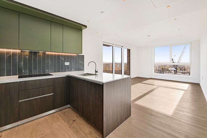 3 Bedroom Flat To Rent In Gasholder Place, Oval, SE11