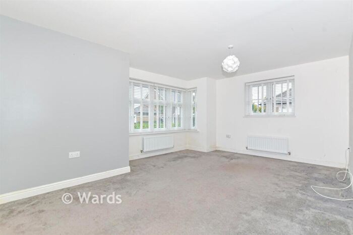 2 Bedroom Flat For Sale In Limeburners Drive, Halling, Kent, ME2