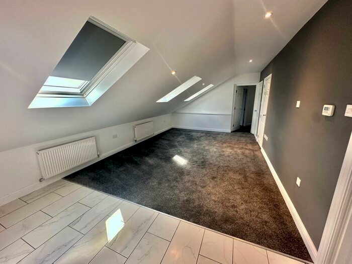 3 Bedroom Apartment To Rent In St. Johns Avenue, Newsome, Huddersfield, HD4