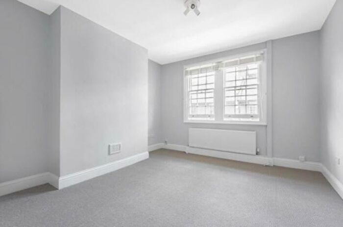 1 Bedroom Flat To Rent In Merrow Street, Walworth Village, London, SE17