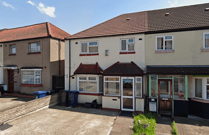 3 Bedroom Semi-Detached House To Rent In Hillbeck Way, Greenford, UB6
