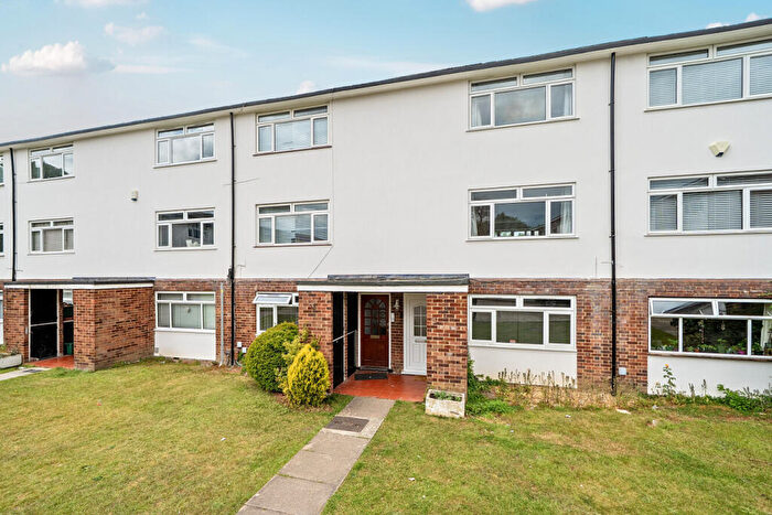 2 Bedroom Maisonette To Rent In Carters Hill Close, London, SE9