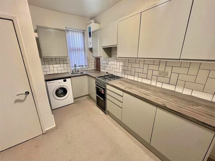 3 Bedroom Flat To Rent In Alfreton Road, Nottingham, NG7