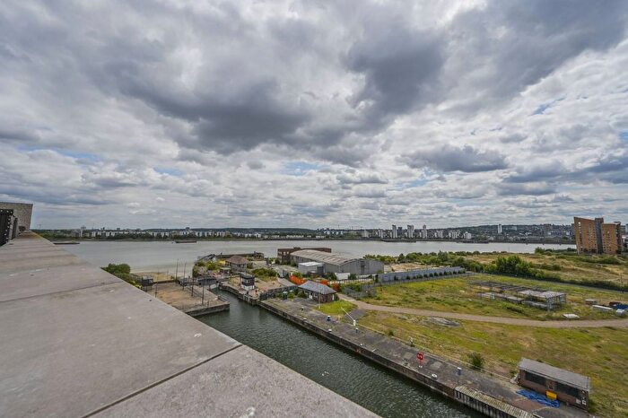 3 Bedroom Flat To Rent In Rendel Apartments, Lock Side Way, Royal Docks, London, E16