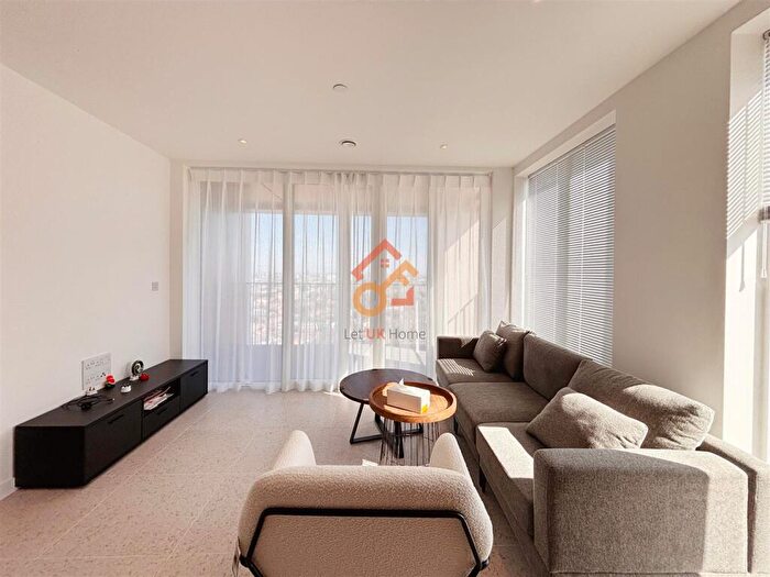 2 Bedroom Flat To Rent In Bouchon Point, Cendal Crescent, London, E1