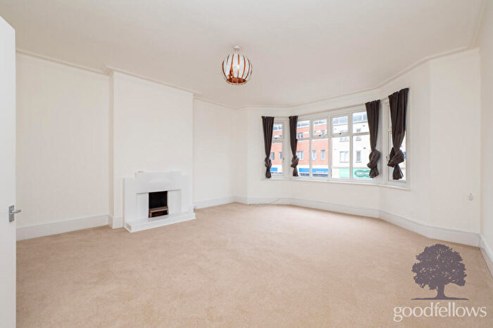 4 Bedroom Maisonette To Rent In Woodcote Mews, Wallington, SM6