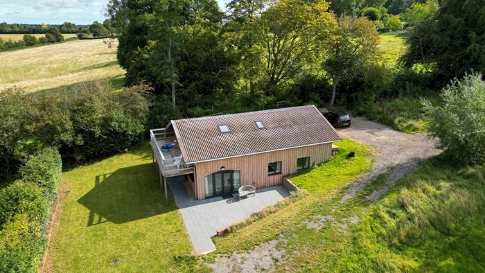 3 Bedroom Flat To Rent In Dawes Lane, Sarratt, Rickmansworth, Hertfordshire, WD3