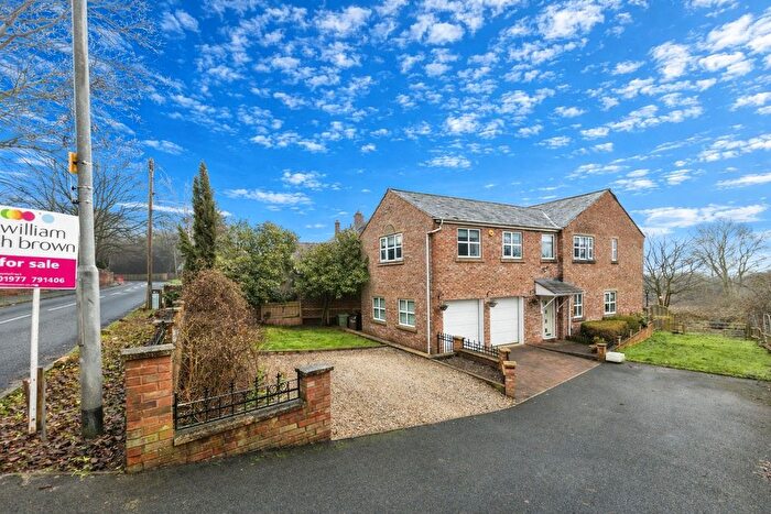 4 Bedroom Detached House For Sale In Darrington Road, Pontefract, WF8