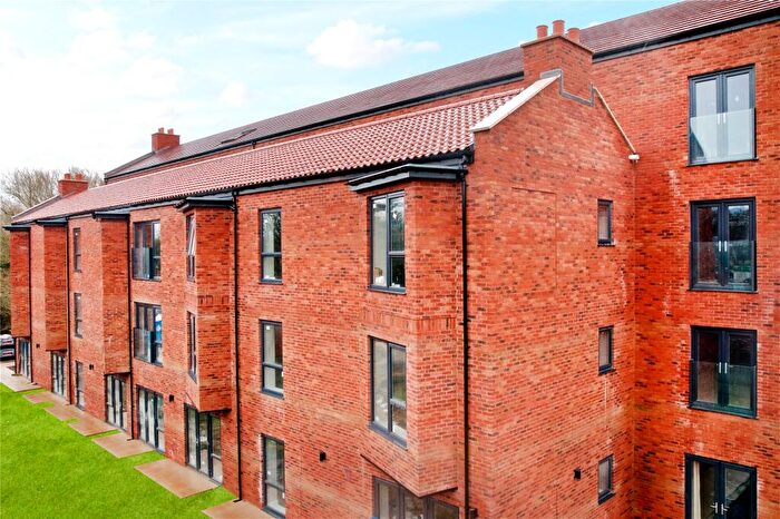 2 Bedroom Apartment For Sale In Cornwalls Meadow, Buckingham, Buckinghamshire, MK18