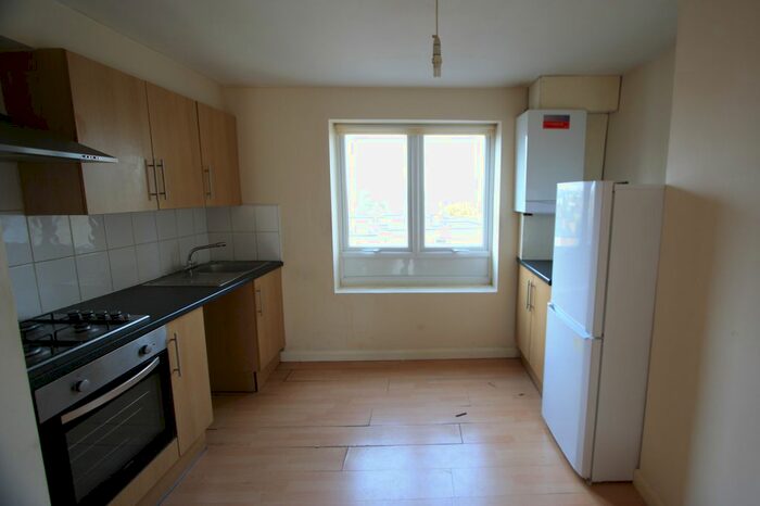 3 Bedroom Flat To Rent In Lavender Hill, London, SW11