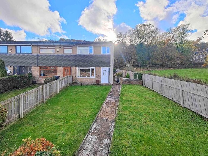 3 Bedroom End Of Terrace House For Sale In Langdale Crescent, Halifax, HX2