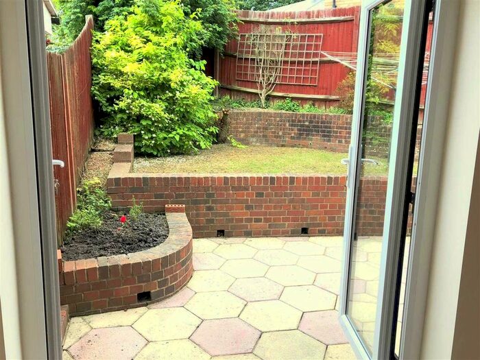 3 Bedroom Semi-Detached House To Rent In Green Way, Tunbridge Wells, TN2