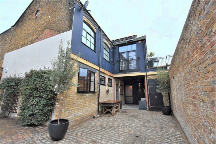 2 Bedroom Flat To Rent In Limes Road Beckenham, BR3