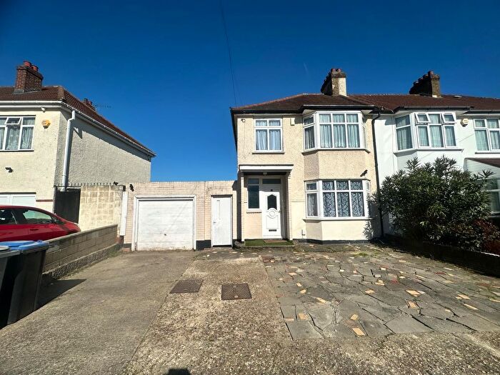 3 Bedroom Semi-Detached House To Rent In Park Gardens, London, NW9