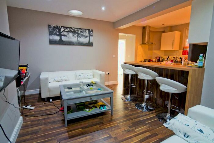 5 Bedroom Semi-Detached House To Rent In **&#;pppw Excluding Bills** Rolleston Drive, Lenton, - Uon, NG7