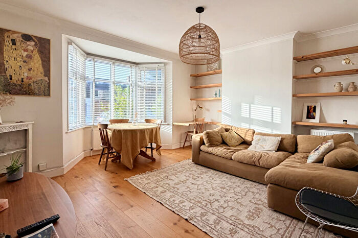 2 Bedroom Flat To Rent In Berry Close, Winchmore Hill, London, N21