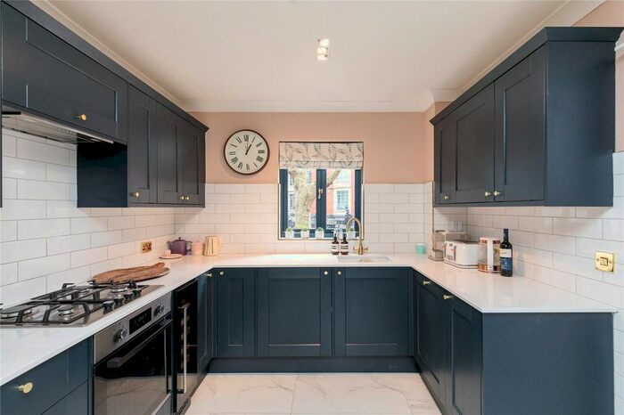 3 Bedroom Terraced House To Rent In Queen Elizabeth Street, London, SE1