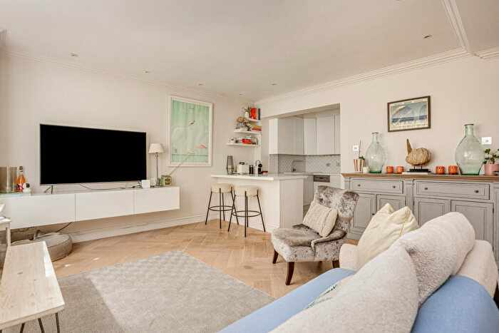 2 Bedroom Apartment For Sale In Finborough Road, London, SW10
