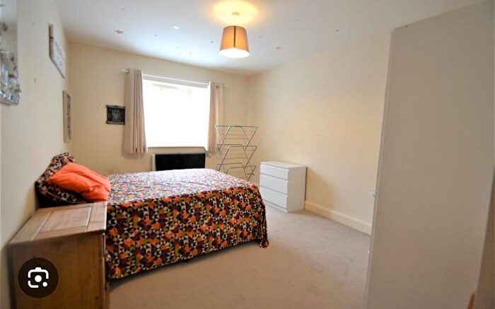 2 Bedroom Flat To Rent In Dewhurst Court, TW3