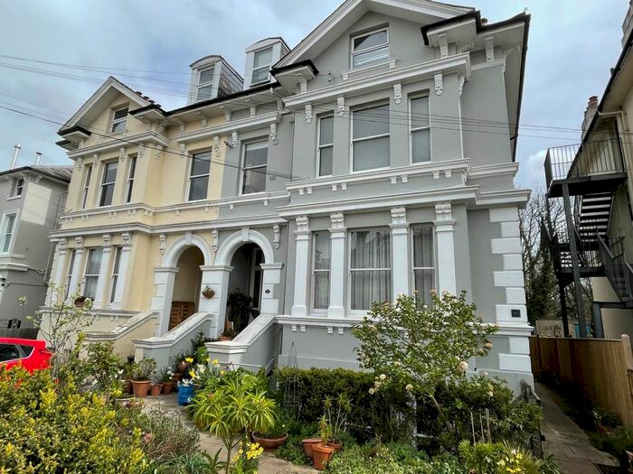 1 Bedroom Flat To Rent In Upper Grosvenor Road, Tunbridge Wells, Kent, TN1