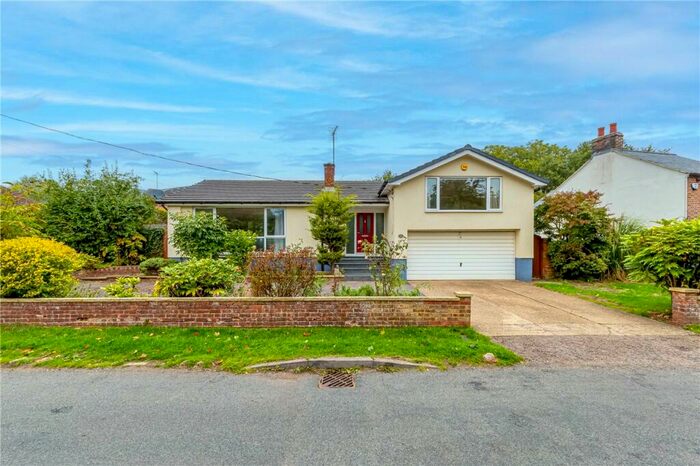 3 Bedroom Detached House For Sale In Kensworth Road, Studham, Dunstable, Bedfordshire, LU6