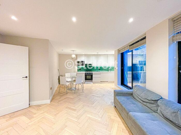 3 Bedroom Flat To Rent In Crownage Close, London, E7