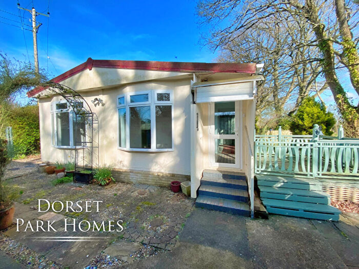 2 Bedroom Park Home For Sale In Hillbury Road, Alderholt, Fordingbridge, Hampshire, SP6