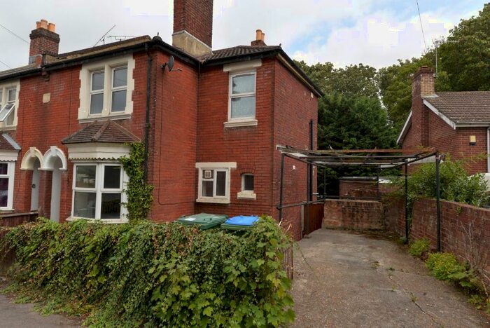 4 Bedroom Semi-Detached House To Rent In Woodside Road, Southampton, SO17