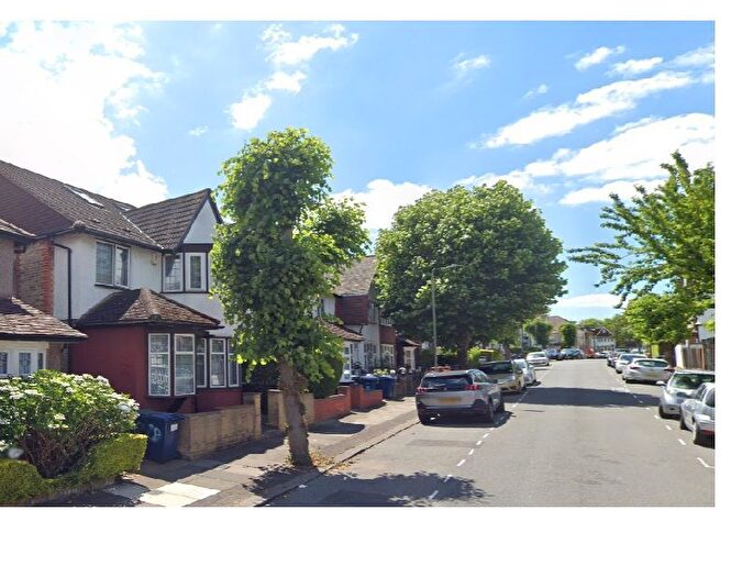 5 Bedroom Semi-Detached House To Rent In Ambrose Avenue, Golders Green, London, NW11