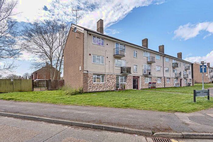 2 Bedroom Flat To Rent In Longfield Crescent, Tadworth, KT20