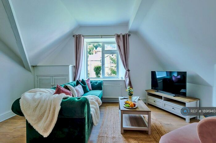 2 Bedroom Flat To Rent In The Anchorage, Llandudno, LL30