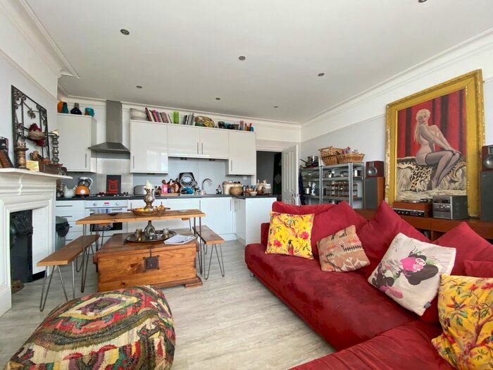 2 Bedroom Flat To Rent In Richardson Road, Hove, BN3