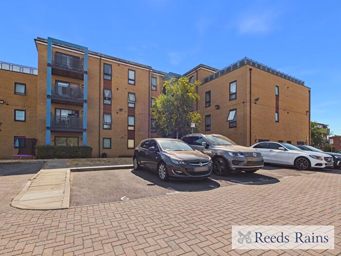 1 Bedroom Flat For Sale In Rainham Road South, Dagenham, RM10