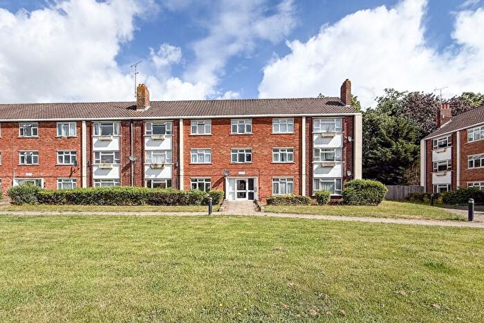 2 Bedroom Flat For Sale In Northumbria Road, Maidenhead, Berkshire, SL6