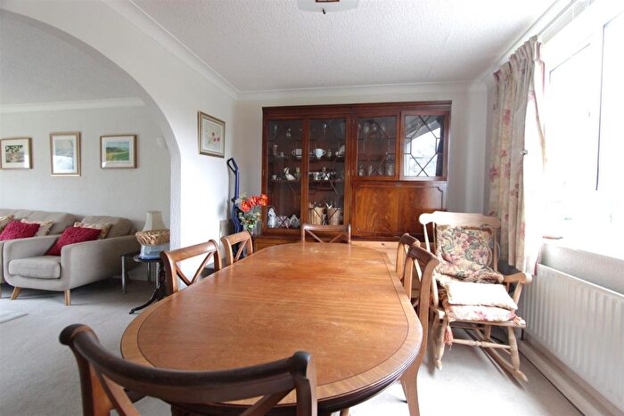 3 Bedroom Flat To Rent In The Glen, Sheffield, S10