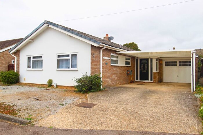 3 Bedroom Detached Bungalow For Sale In All Saints Way, Sandy, SG19