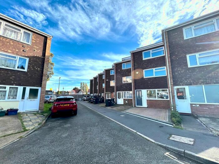 3 Bedroom Terraced House To Rent In Travellers Way, Hounslow, TW4