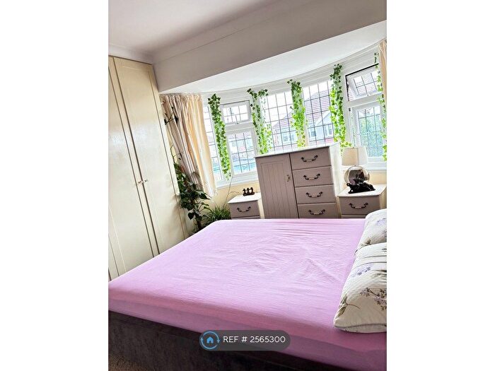 5 Bedroom Semi-Detached House To Rent In Farnham Road, Welling, DA16